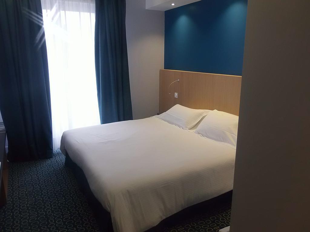 Hotel Restaurant Le Rive Gauche جويني الغرفة الصورة