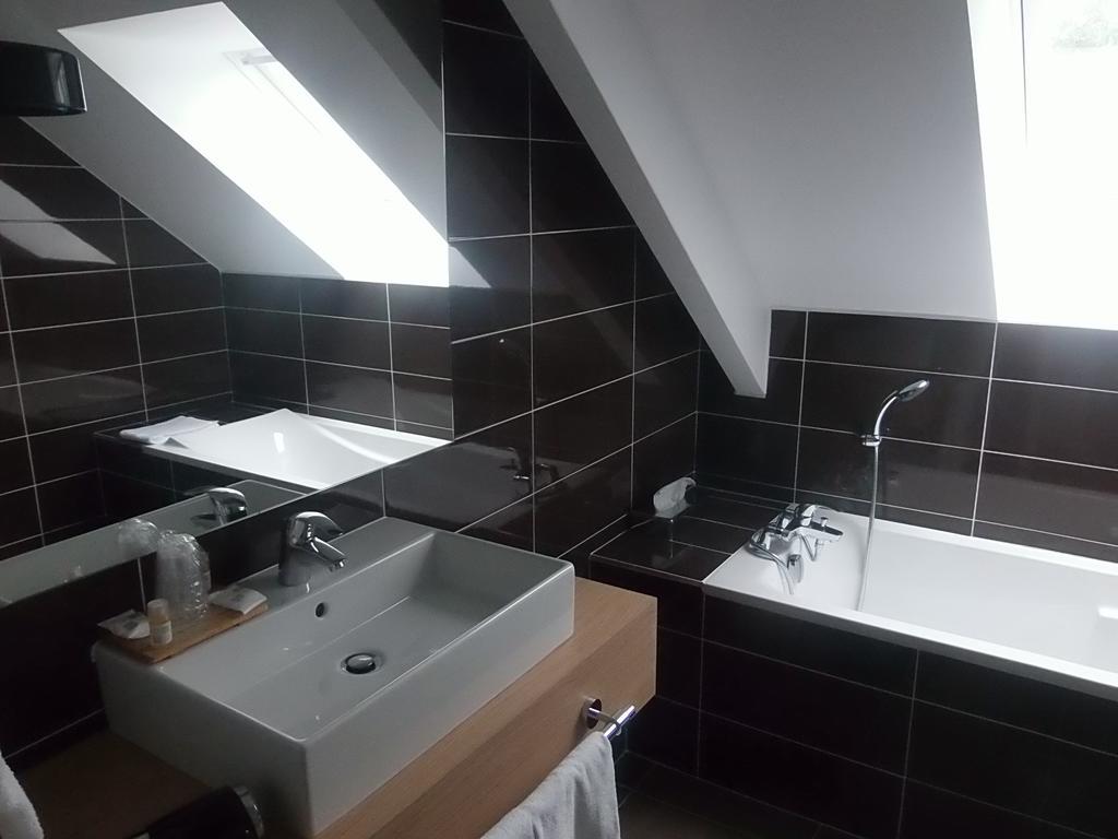 Hotel Restaurant Le Rive Gauche جويني الغرفة الصورة