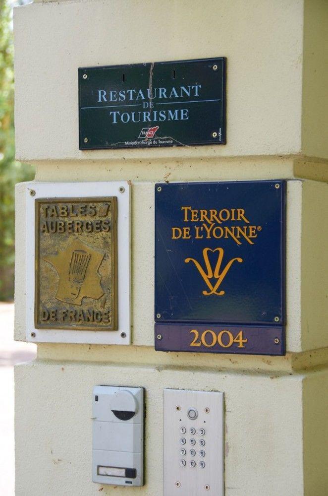 Hotel Restaurant Le Rive Gauche جويني المظهر الخارجي الصورة